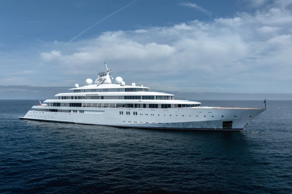Slider yacht image